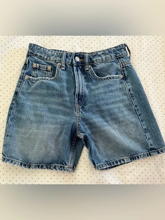 Zara Mom Jean Shorts High Waisted Denim Size 2 Medium Wash Casual Summer - Picture 1 of 5